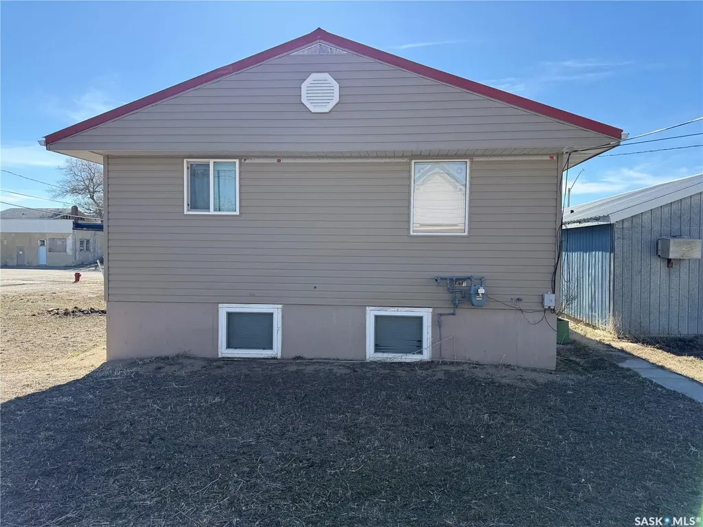 112 1st Avenue W Kindersley SK S0L 1S0