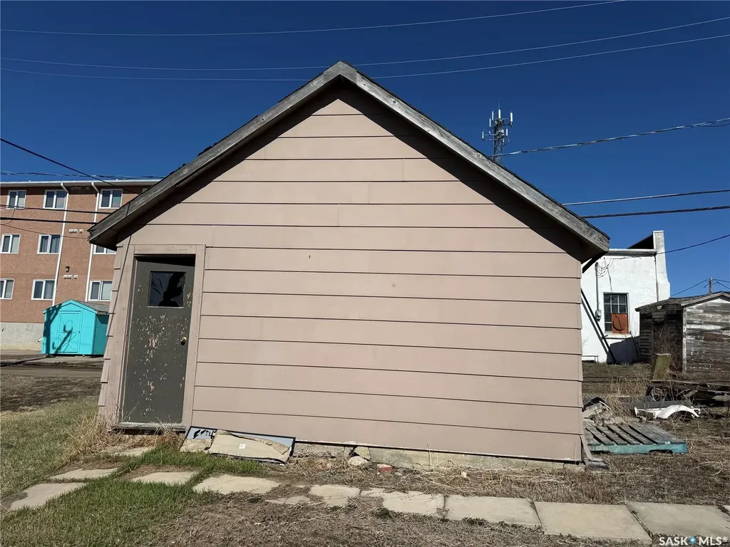 112 1st Avenue W Kindersley SK S0L 1S0