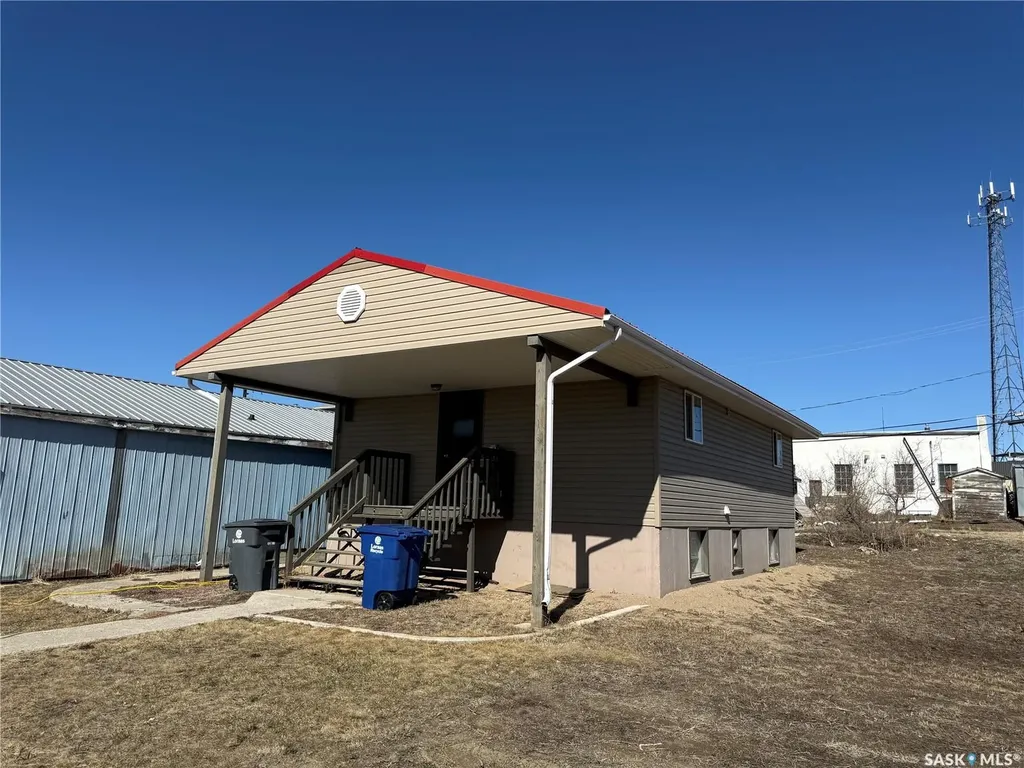 112 1st Avenue W Kindersley SK S0L 1S0