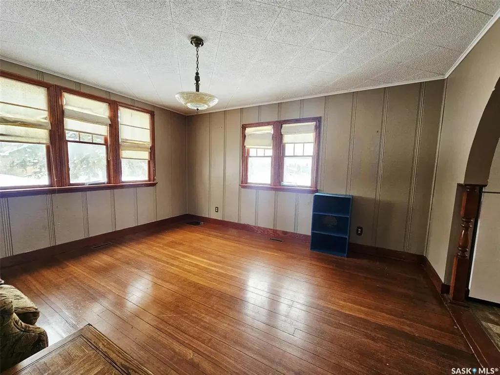 303 Ohlen Street Stockholm SK S0A 3Y0