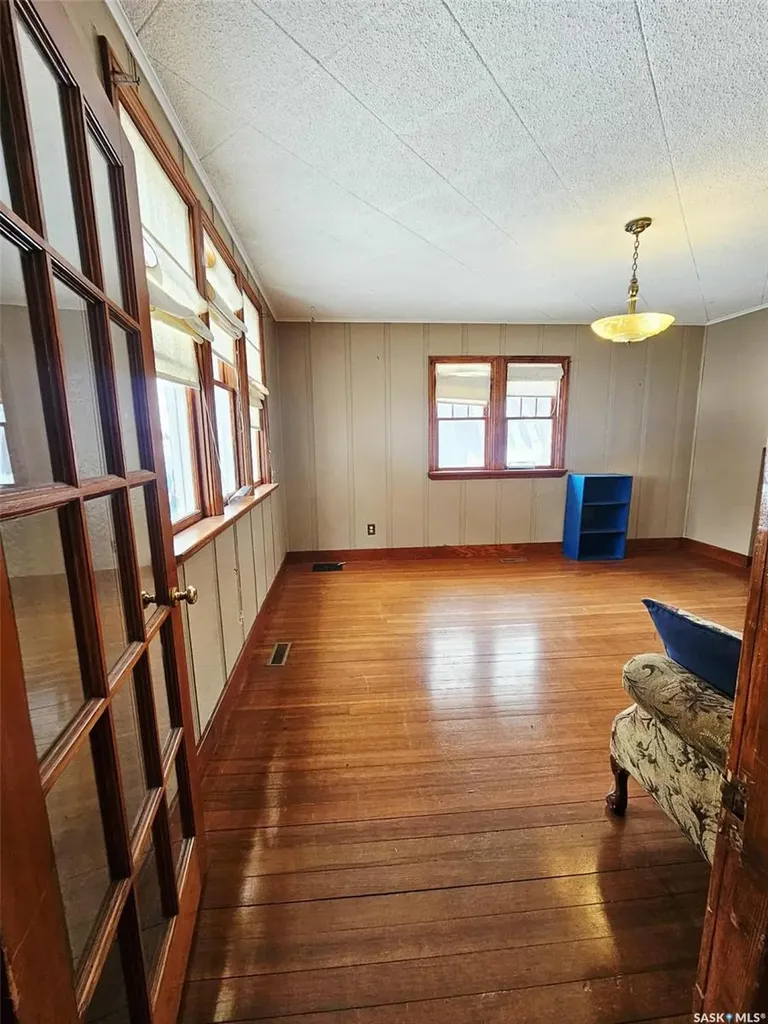 303 Ohlen Street Stockholm SK S0A 3Y0
