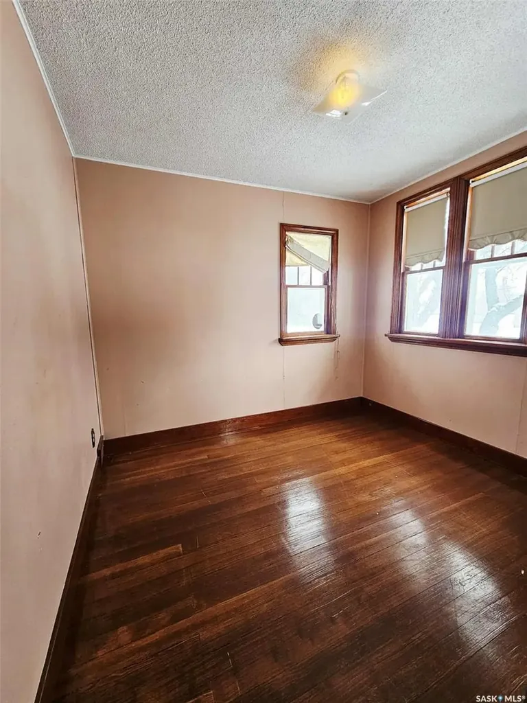 303 Ohlen Street Stockholm SK S0A 3Y0