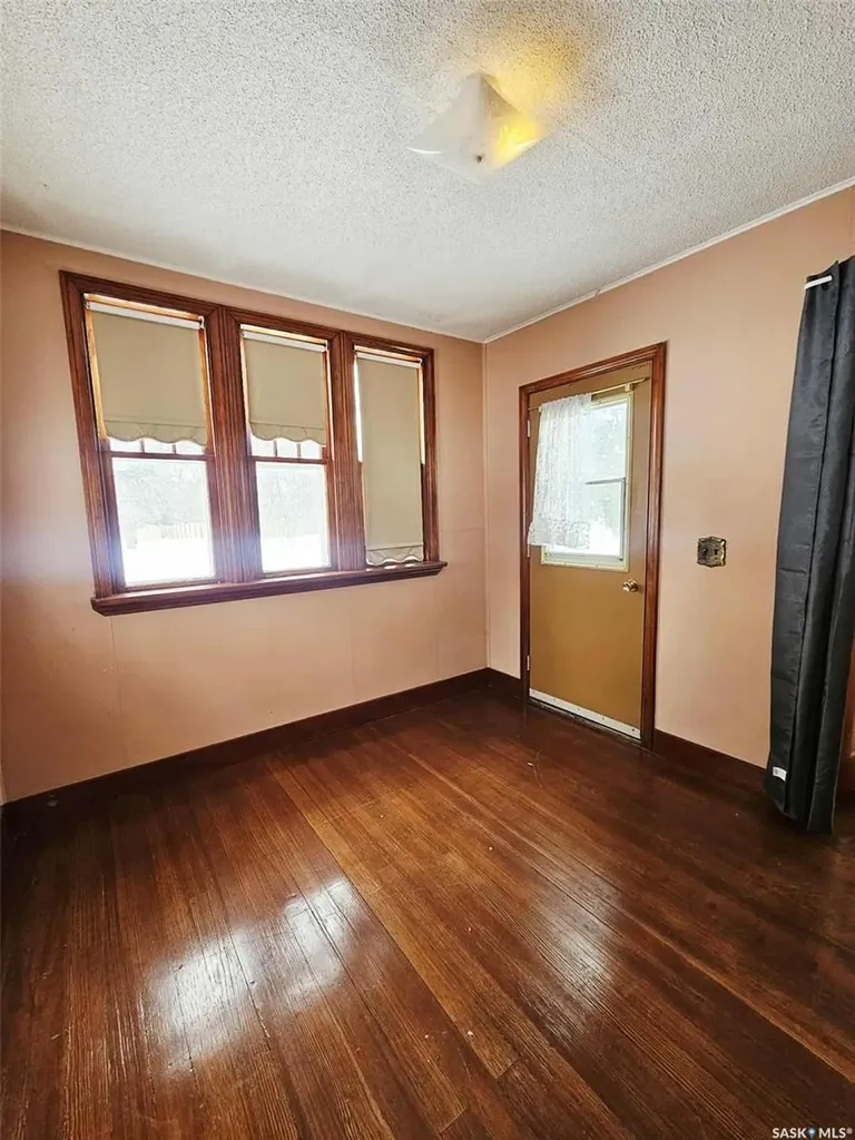 303 Ohlen Street Stockholm SK S0A 3Y0