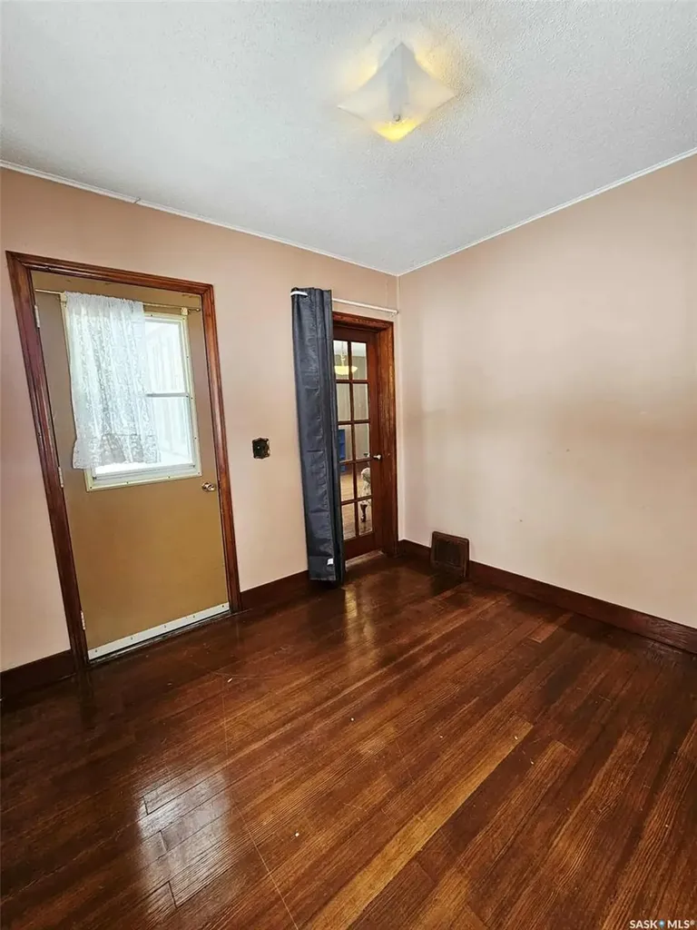 303 Ohlen Street Stockholm SK S0A 3Y0