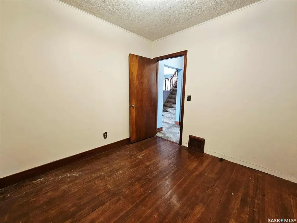 303 Ohlen Street Stockholm SK S0A 3Y0