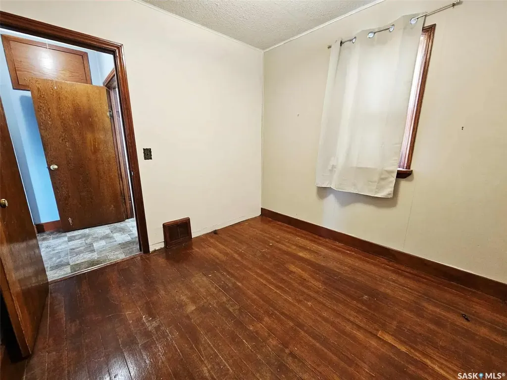 303 Ohlen Street Stockholm SK S0A 3Y0