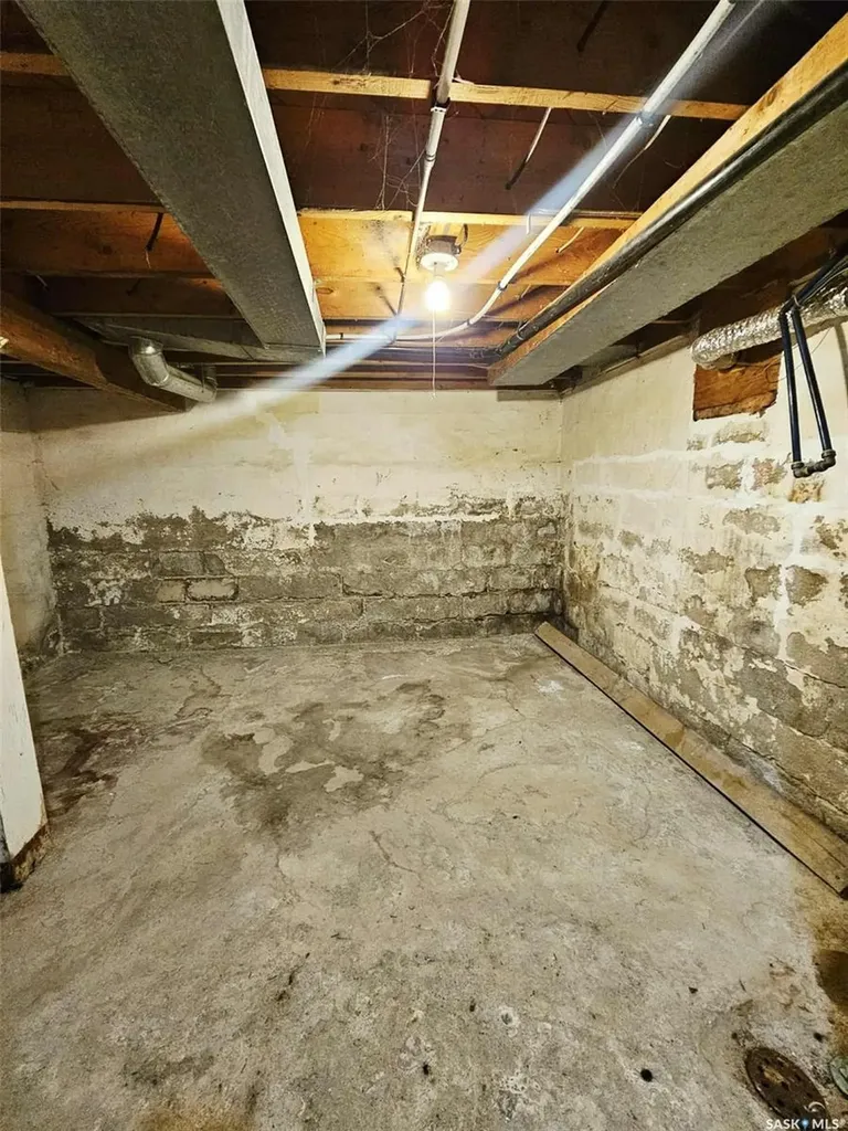 303 Ohlen Street Stockholm SK S0A 3Y0