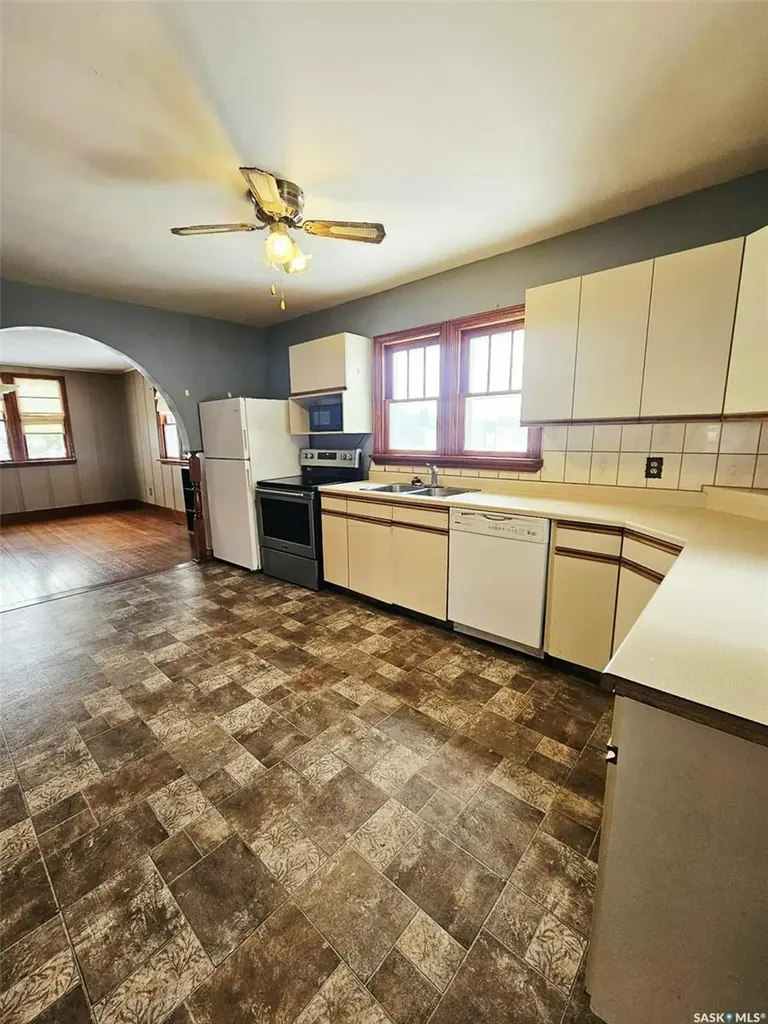 303 Ohlen Street Stockholm SK S0A 3Y0