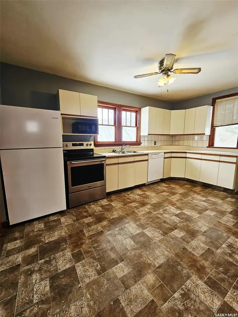 303 Ohlen Street Stockholm SK S0A 3Y0