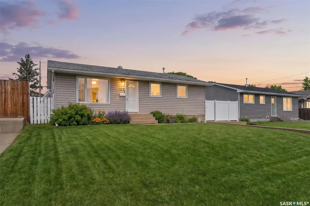 1312 Stadacona Street W Moose Jaw SK S6H 6M9