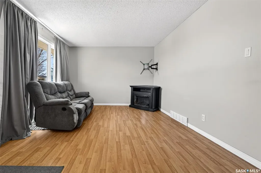 1312 Stadacona Street W Moose Jaw SK S6H 6M9