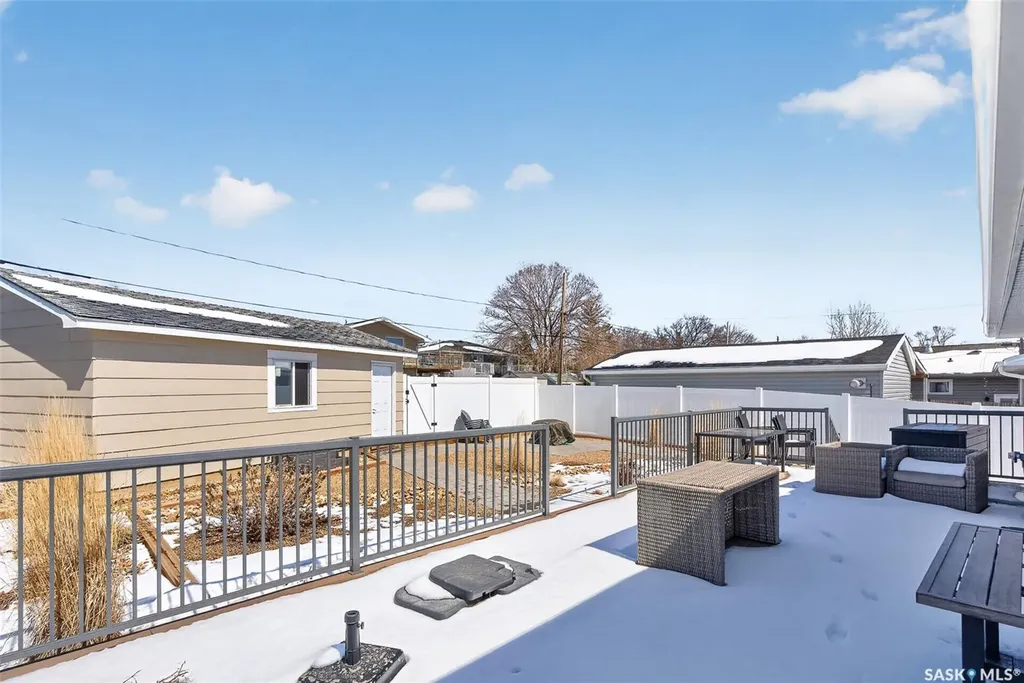 1312 Stadacona Street W Moose Jaw SK S6H 6M9