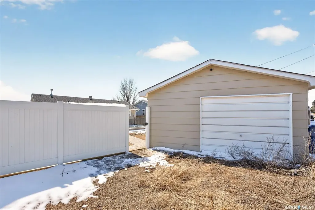 1312 Stadacona Street W Moose Jaw SK S6H 6M9