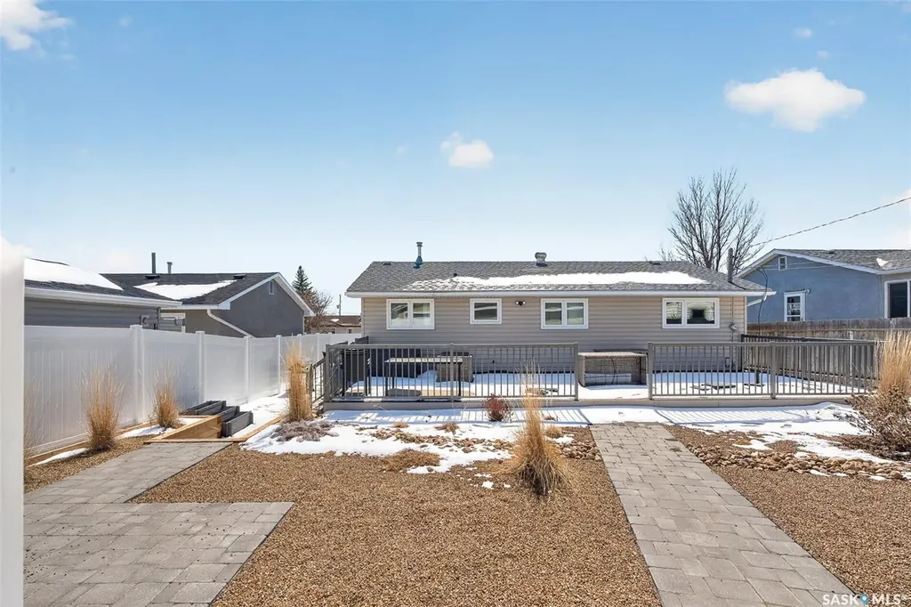 1312 Stadacona Street W Moose Jaw SK S6H 6M9