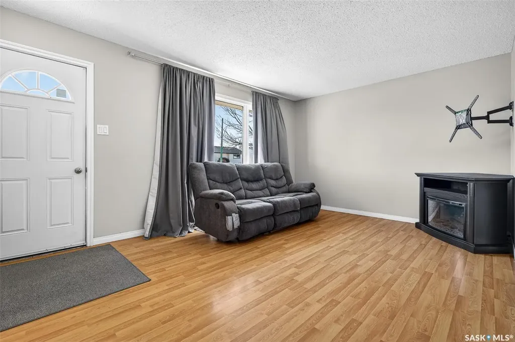 1312 Stadacona Street W Moose Jaw SK S6H 6M9