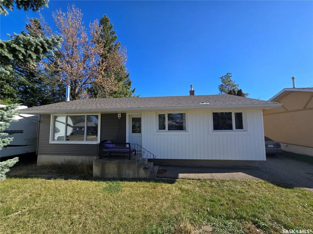 719 3rd Street E Assiniboia SK S0H 0B0