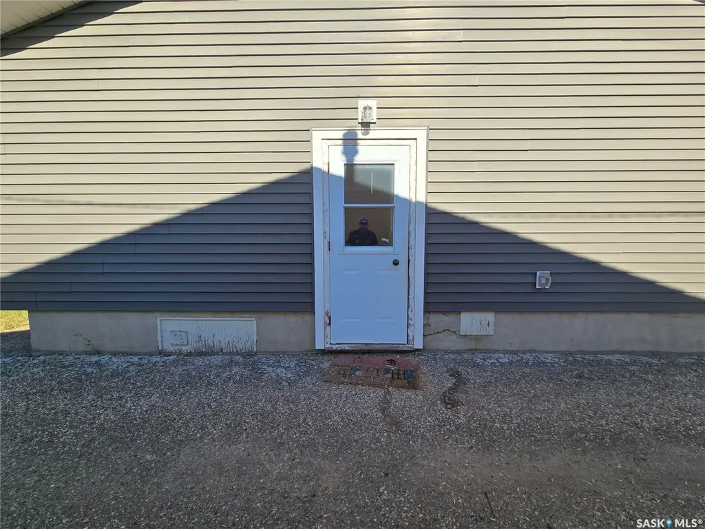 719 3rd Street E Assiniboia SK S0H 0B0