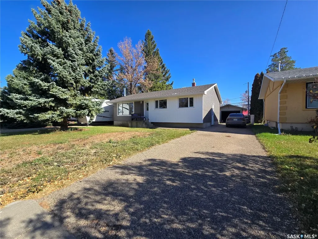 719 3rd Street E Assiniboia SK S0H 0B0