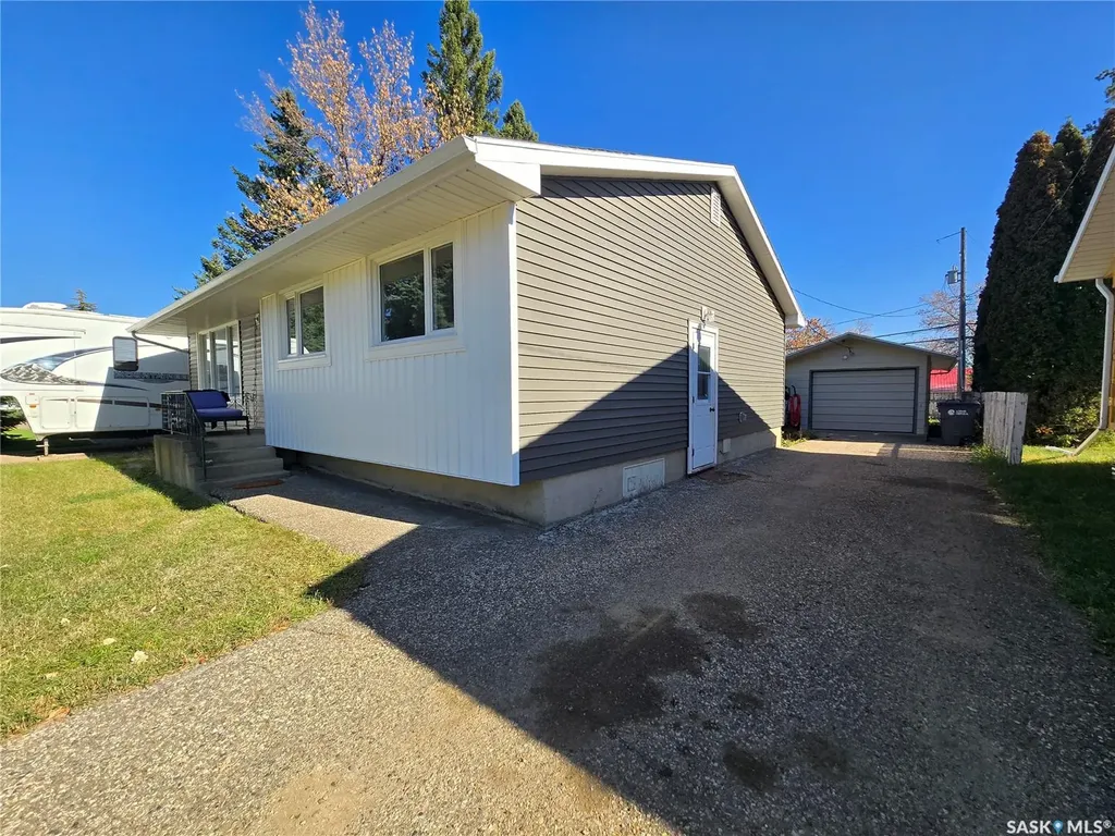 719 3rd Street E Assiniboia SK S0H 0B0