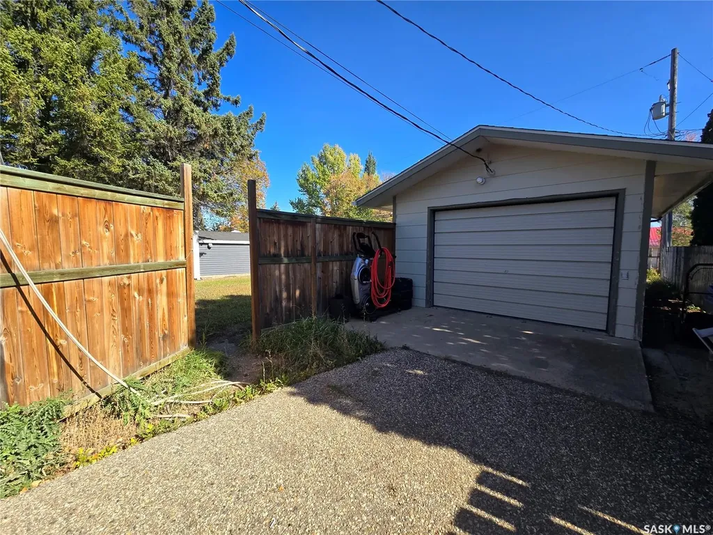 719 3rd Street E Assiniboia SK S0H 0B0