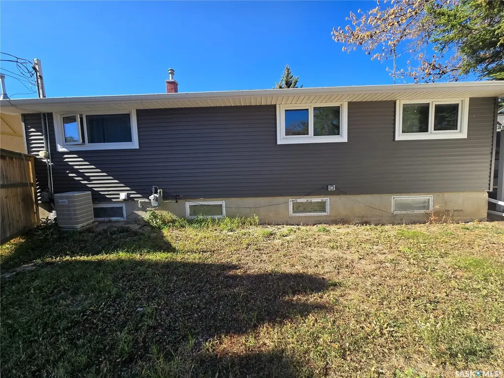 719 3rd Street E Assiniboia SK S0H 0B0