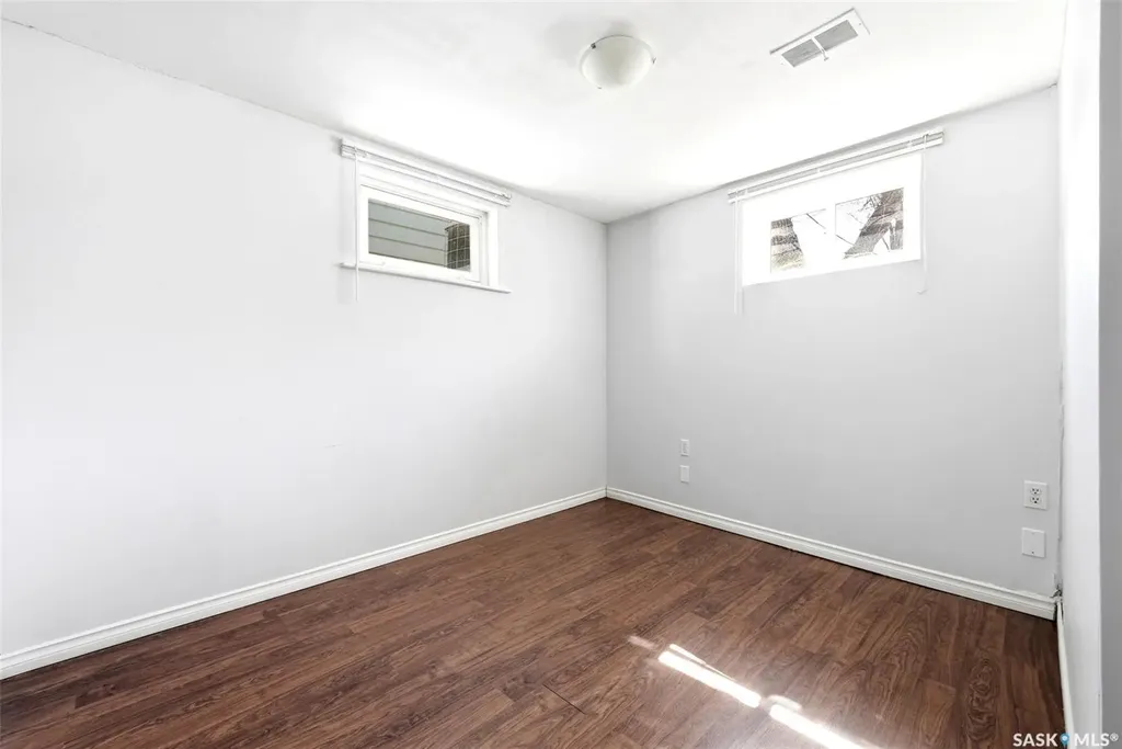 3039 Assiniboine Avenue Regina SK S4S 1E2