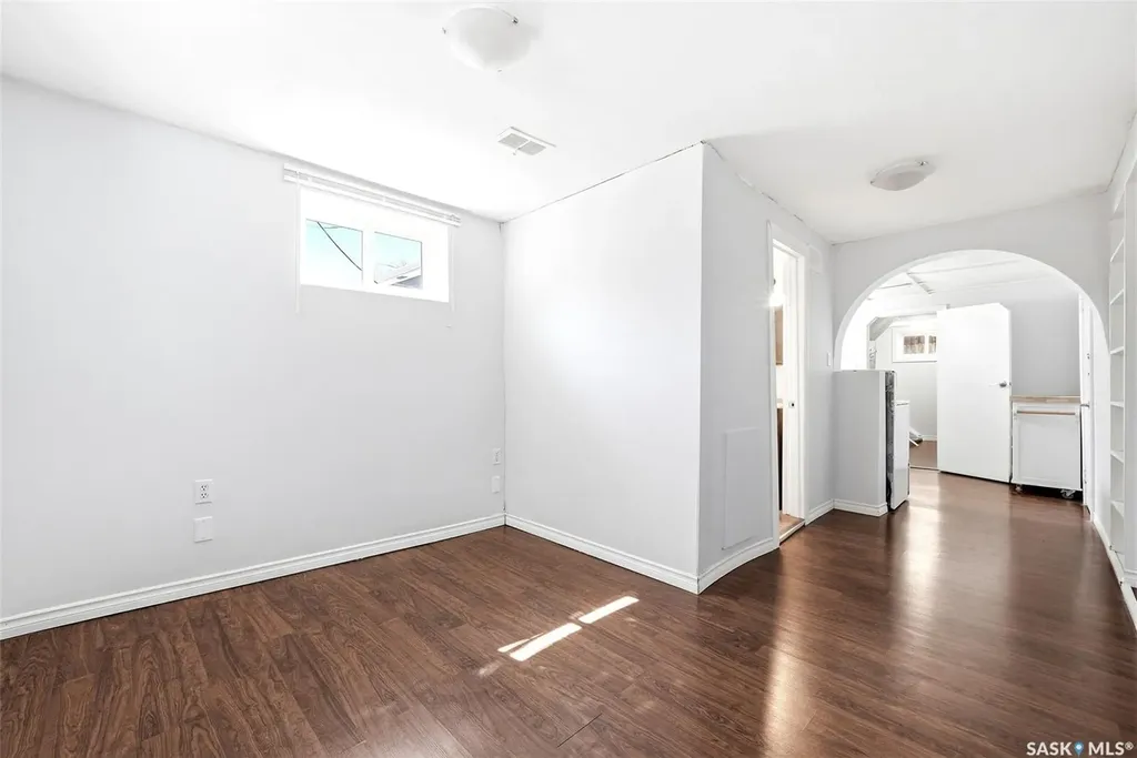 3039 Assiniboine Avenue Regina SK S4S 1E2