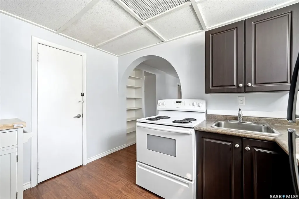 3039 Assiniboine Avenue Regina SK S4S 1E2