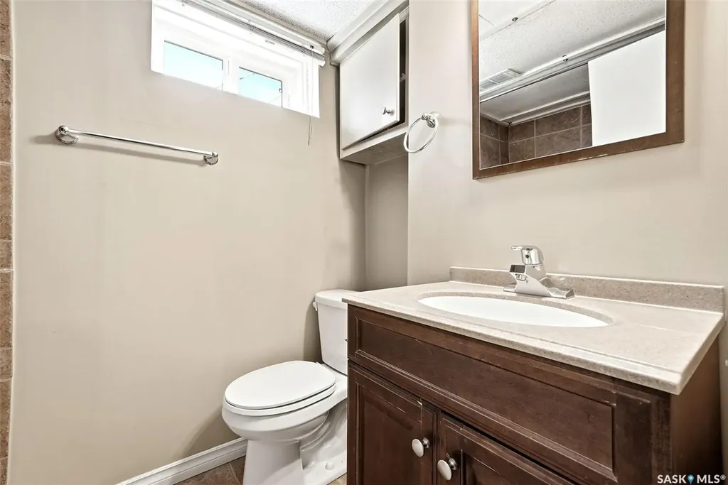 3039 Assiniboine Avenue Regina SK S4S 1E2