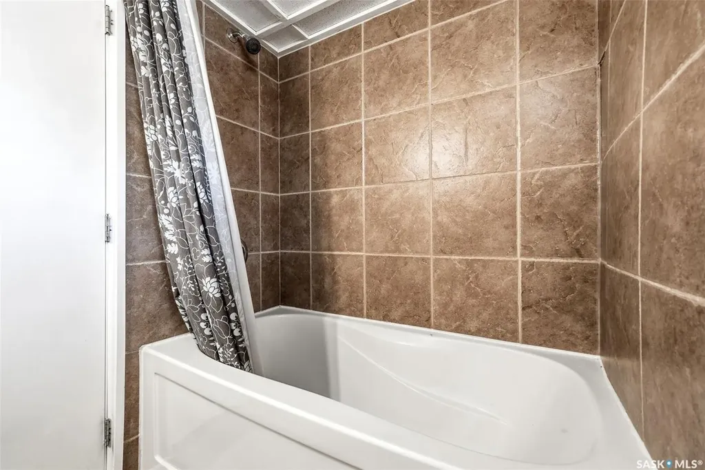 3039 Assiniboine Avenue Regina SK S4S 1E2