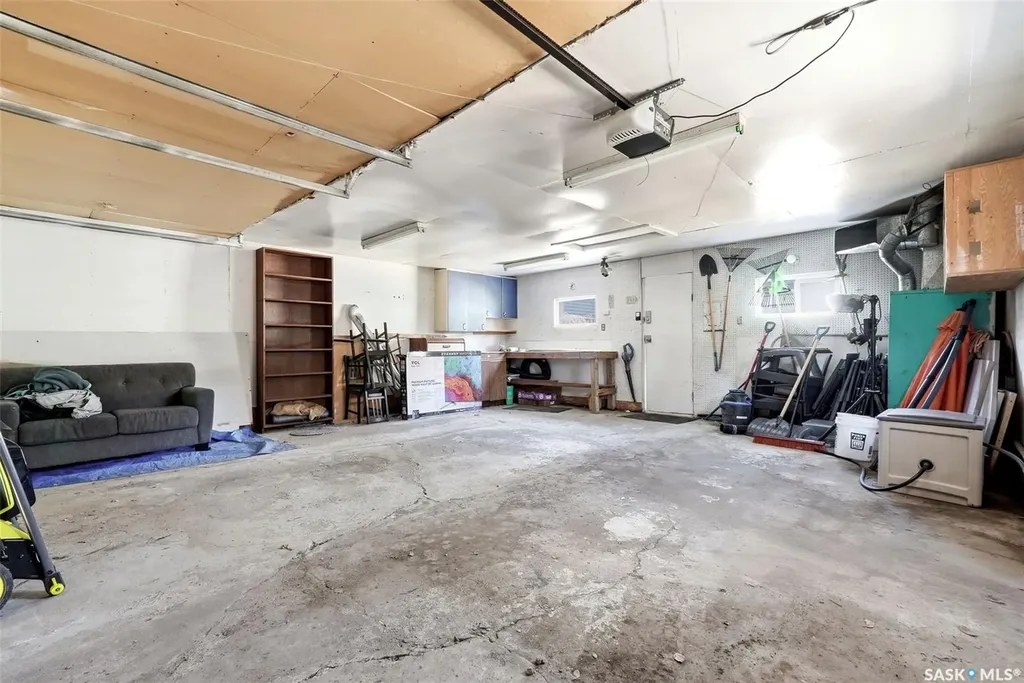3039 Assiniboine Avenue Regina SK S4S 1E2