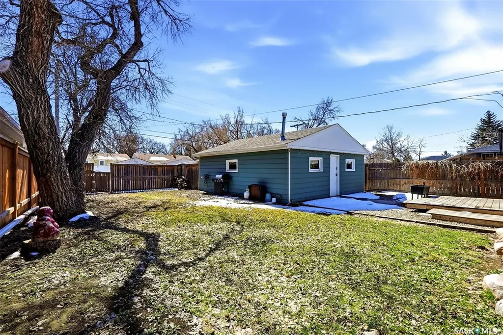 3039 Assiniboine Avenue Regina SK S4S 1E2