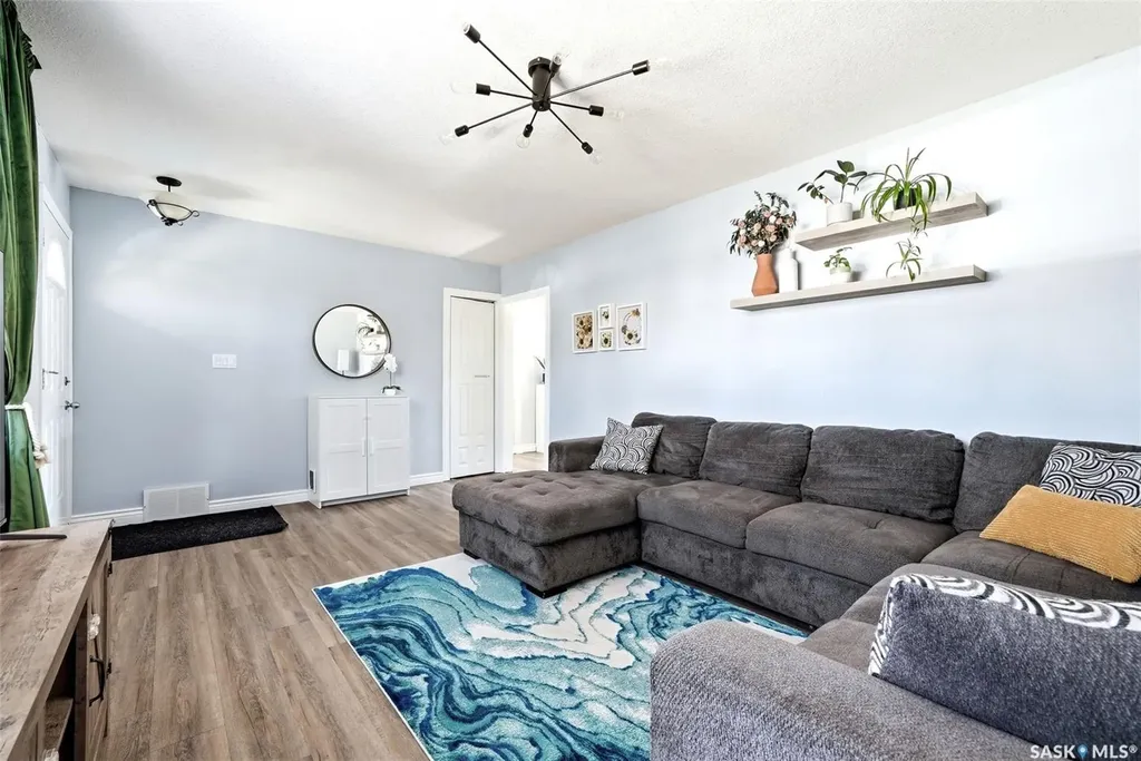 3039 Assiniboine Avenue Regina SK S4S 1E2