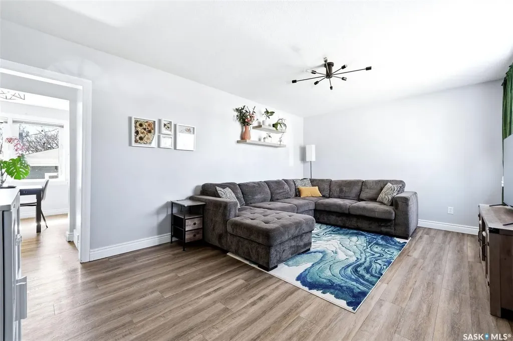 3039 Assiniboine Avenue Regina SK S4S 1E2