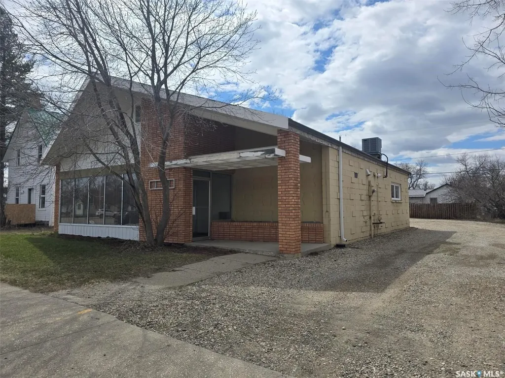 812 Desmond Street Grenfell SK S0G 2B0