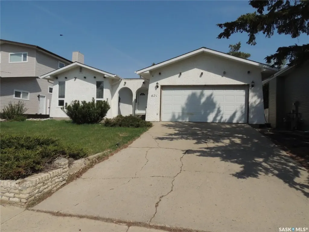 421 Maple Bay Estevan SK S4A 2E6