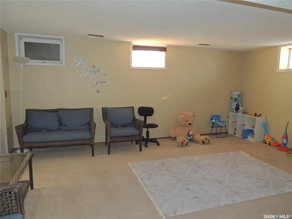 421 Maple Bay Estevan SK S4A 2E6