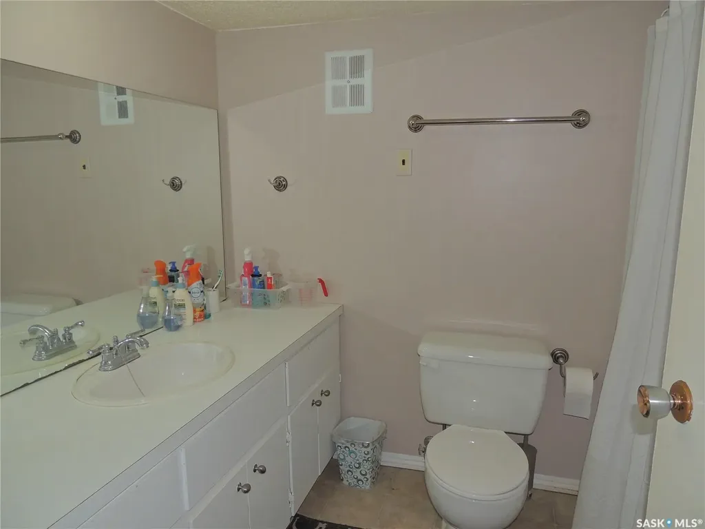 421 Maple Bay Estevan SK S4A 2E6