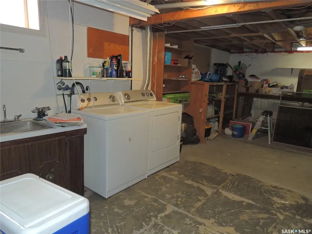 421 Maple Bay Estevan SK S4A 2E6