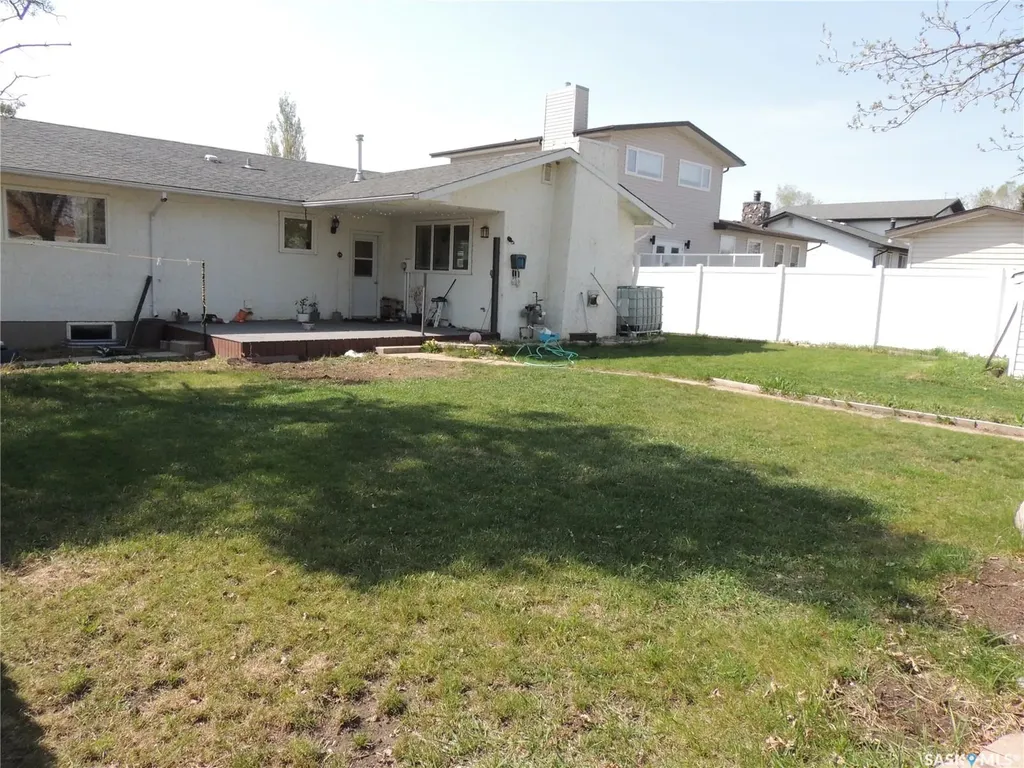 421 Maple Bay Estevan SK S4A 2E6