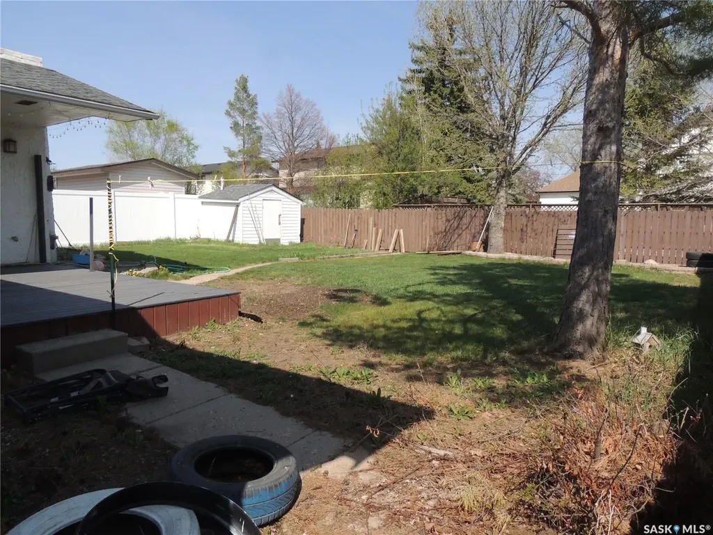 421 Maple Bay Estevan SK S4A 2E6