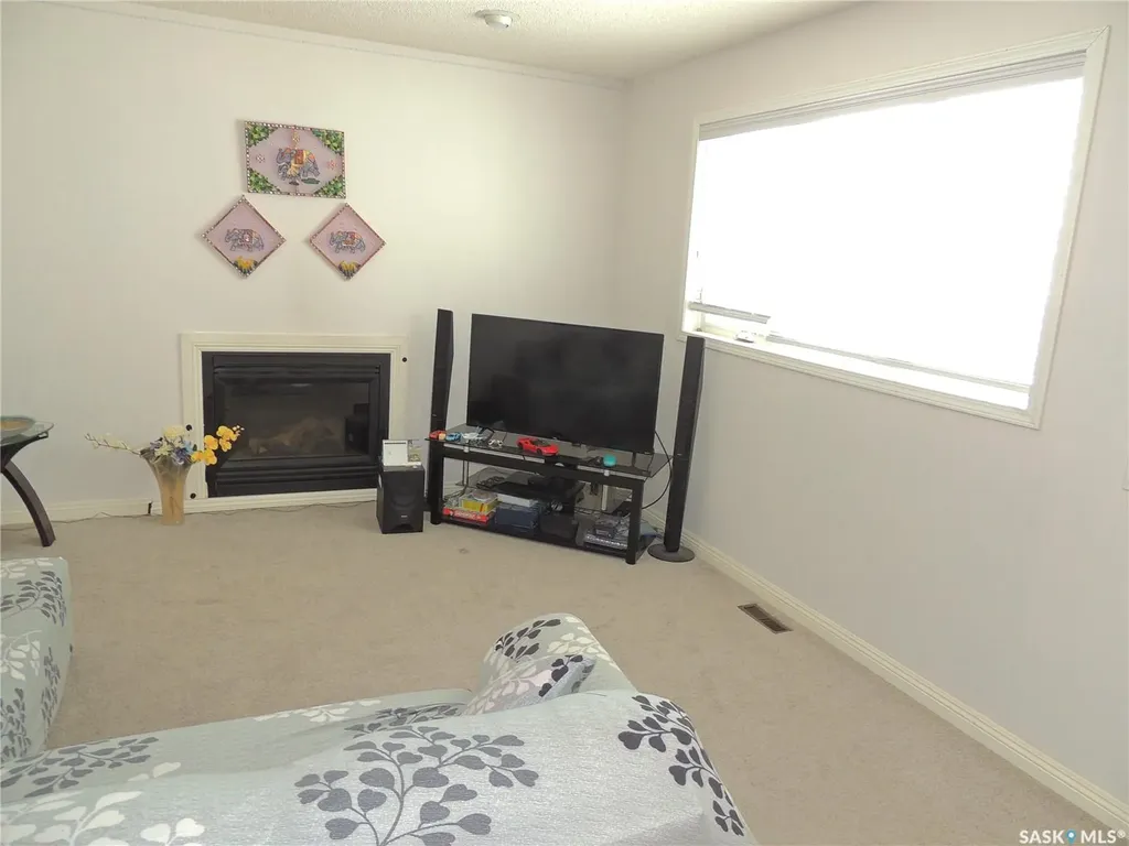 421 Maple Bay Estevan SK S4A 2E6