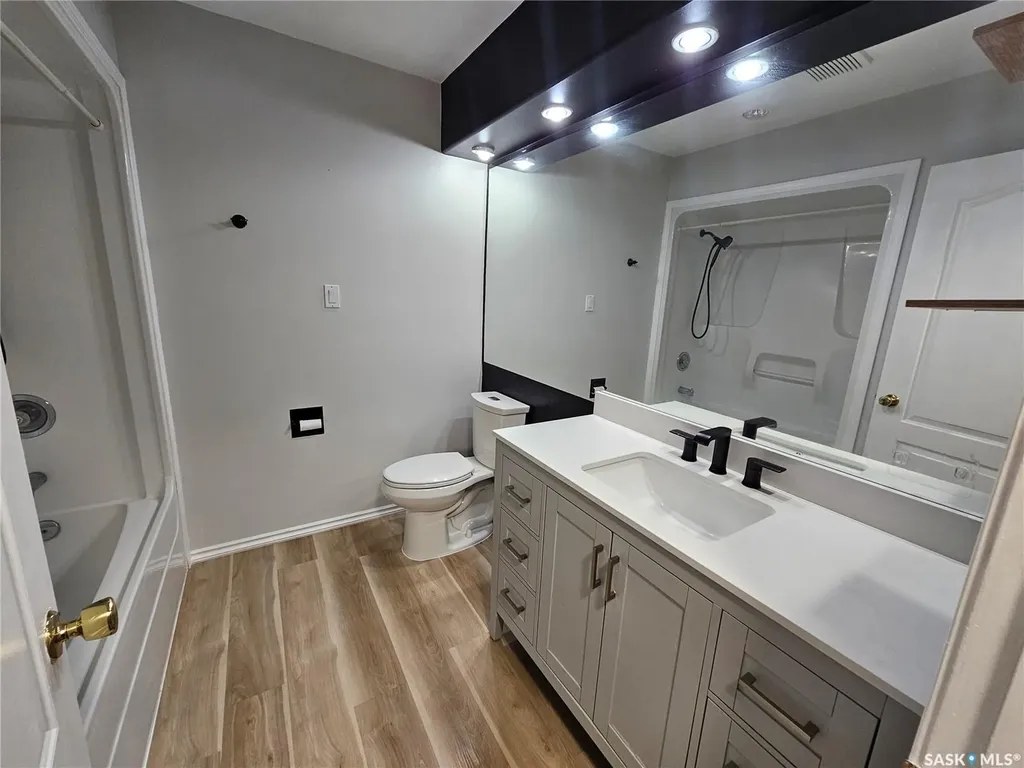 120 5th Avenue W Unity SK S0K 4L0