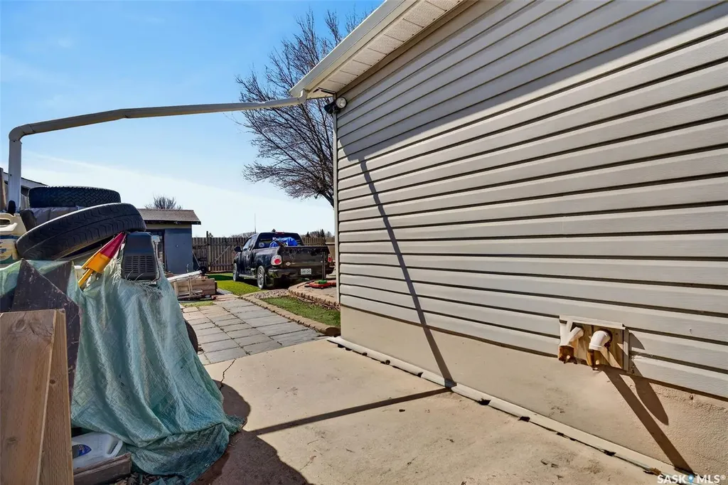69 Mcgee Crescent Saskatoon SK S7L 4M6