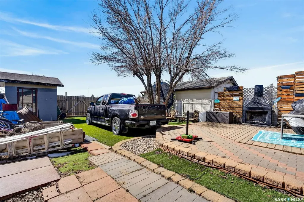 69 Mcgee Crescent Saskatoon SK S7L 4M6