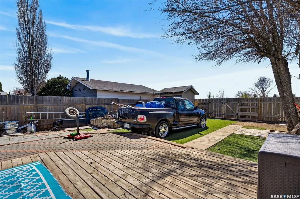 69 Mcgee Crescent Saskatoon SK S7L 4M6
