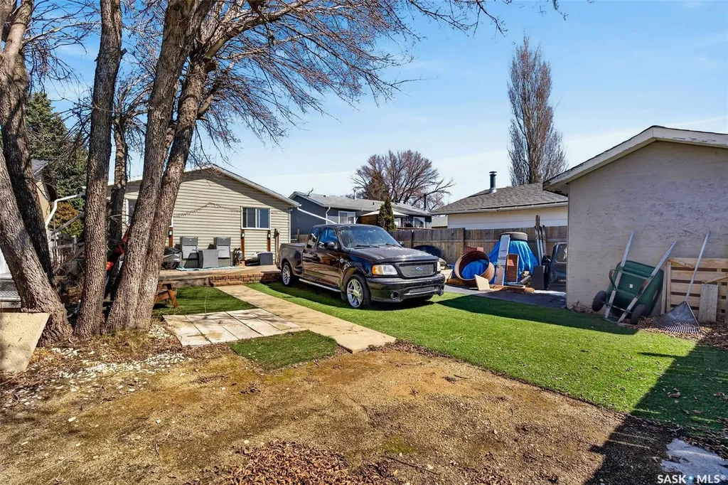 69 Mcgee Crescent Saskatoon SK S7L 4M6