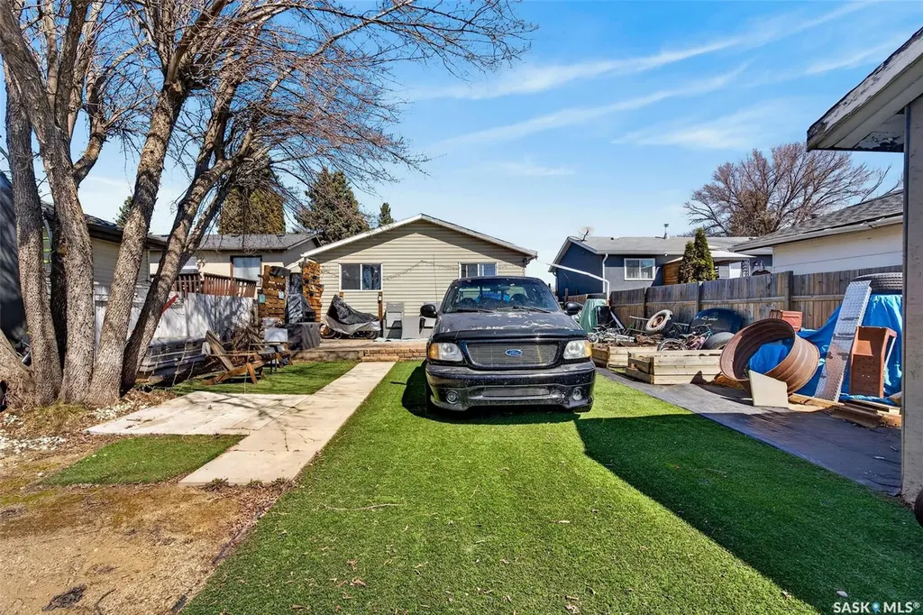 69 Mcgee Crescent Saskatoon SK S7L 4M6