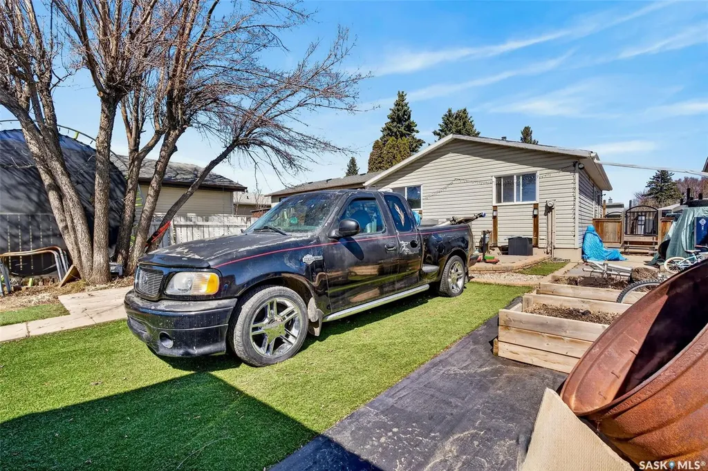 69 Mcgee Crescent Saskatoon SK S7L 4M6