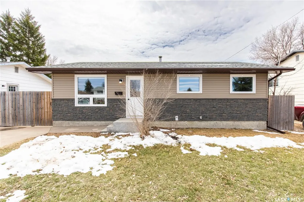 1511 Glendale Street Moose Jaw SK S6H 7B3